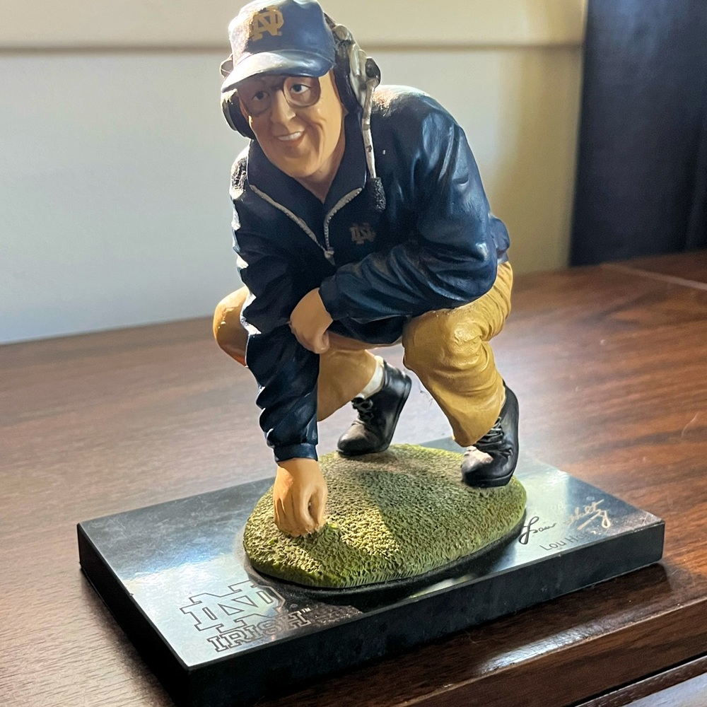 Lou Holtz Statue